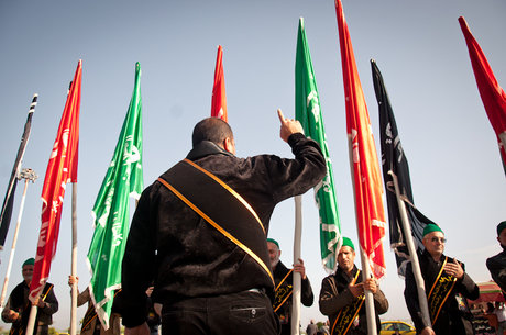 رونمایی از لوح مستند 10 دوره اجلاس پیرغلامان حسینی